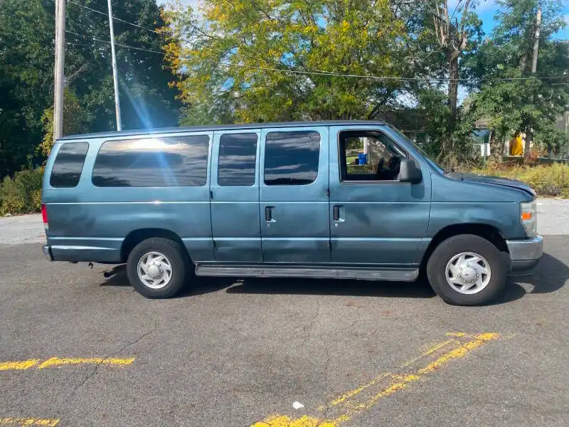 2012 Ford E-Series XLT E-350 Super Duty Extended's photo