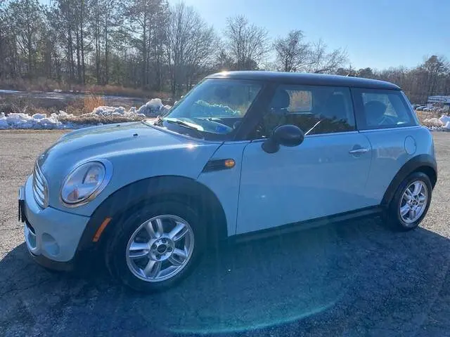 2013 MINI Cooper Base photo 3