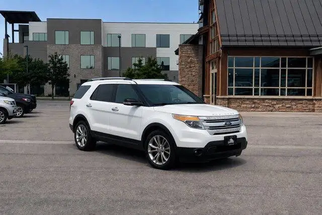2014 Ford Explorer XLT 4x4 photo 1