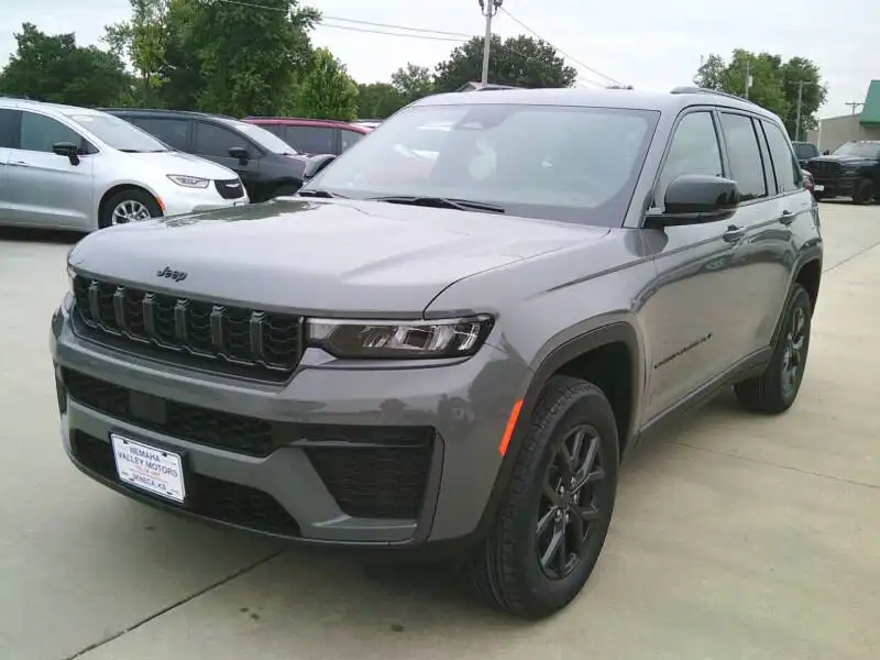 2027 Jeep Grand Cherokee Laredo Altitude 4WD's photo
