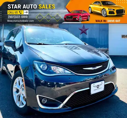 2020 Chrysler Pacifica Touring's photo
