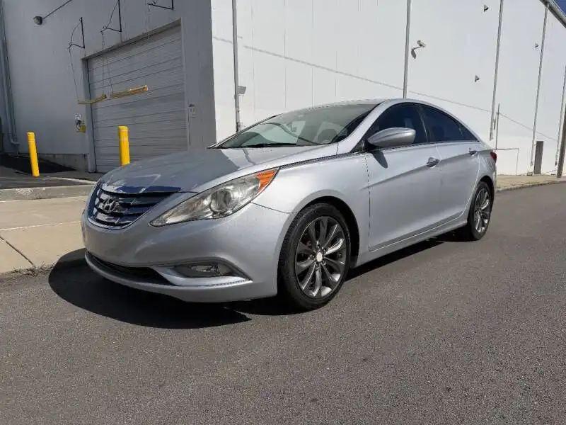 2011 Hyundai Sonata I4 SE A T's photo