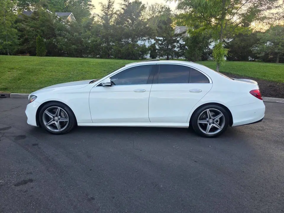 2017 Mercedes-Benz E-Class E300 photo 3