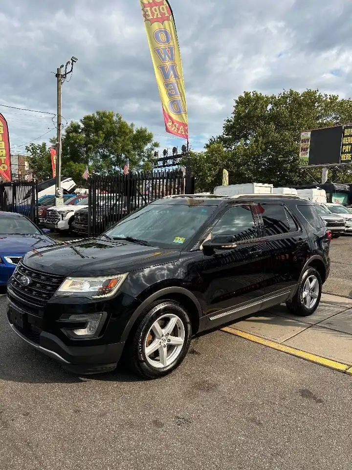 2017 Ford Explorer XLT 4WD's photo