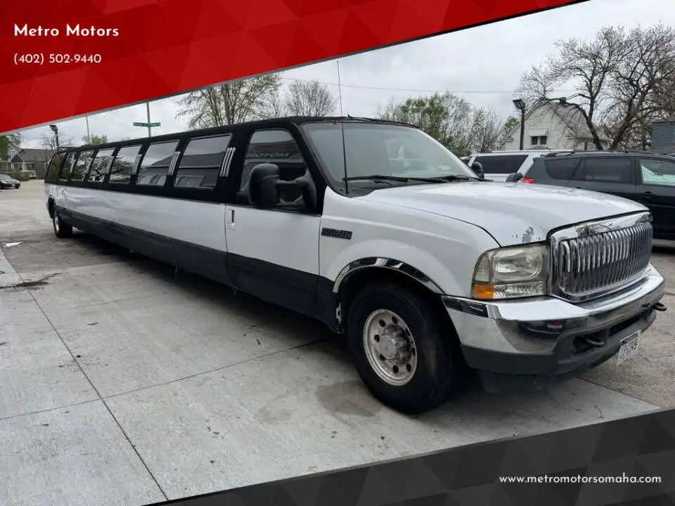 2002 Ford Excursion XLT 6.8L's photo