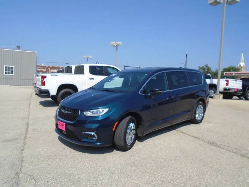2025 Chrysler Pacifica Select photo 3