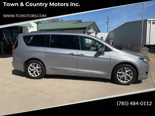 2020 Chrysler Pacifica Limited's photo