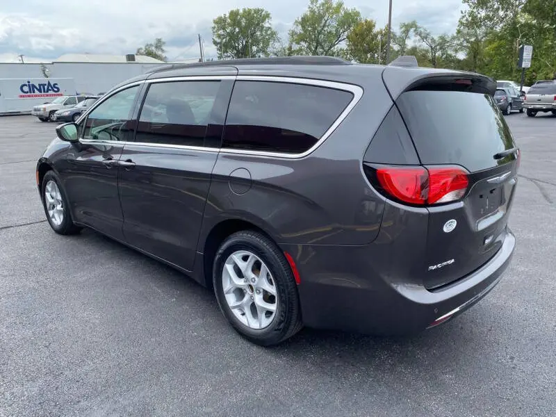 2018 Chrysler Pacifica Touring Plus photo 5
