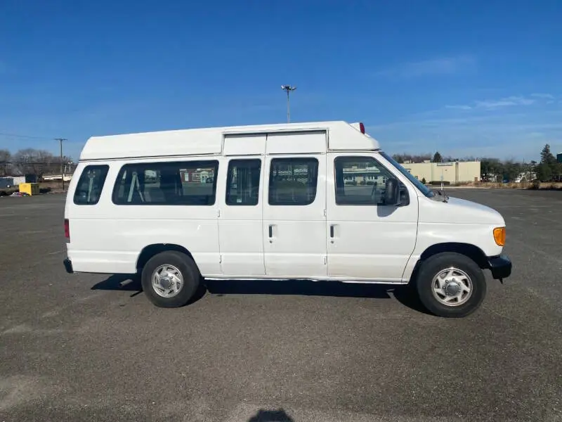 2007 Ford E-Series E-250 Extended photo 3