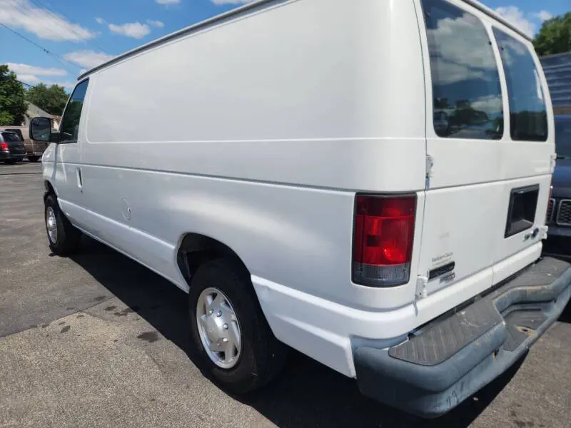 2012 Ford E-Series E-150 Van photo 3