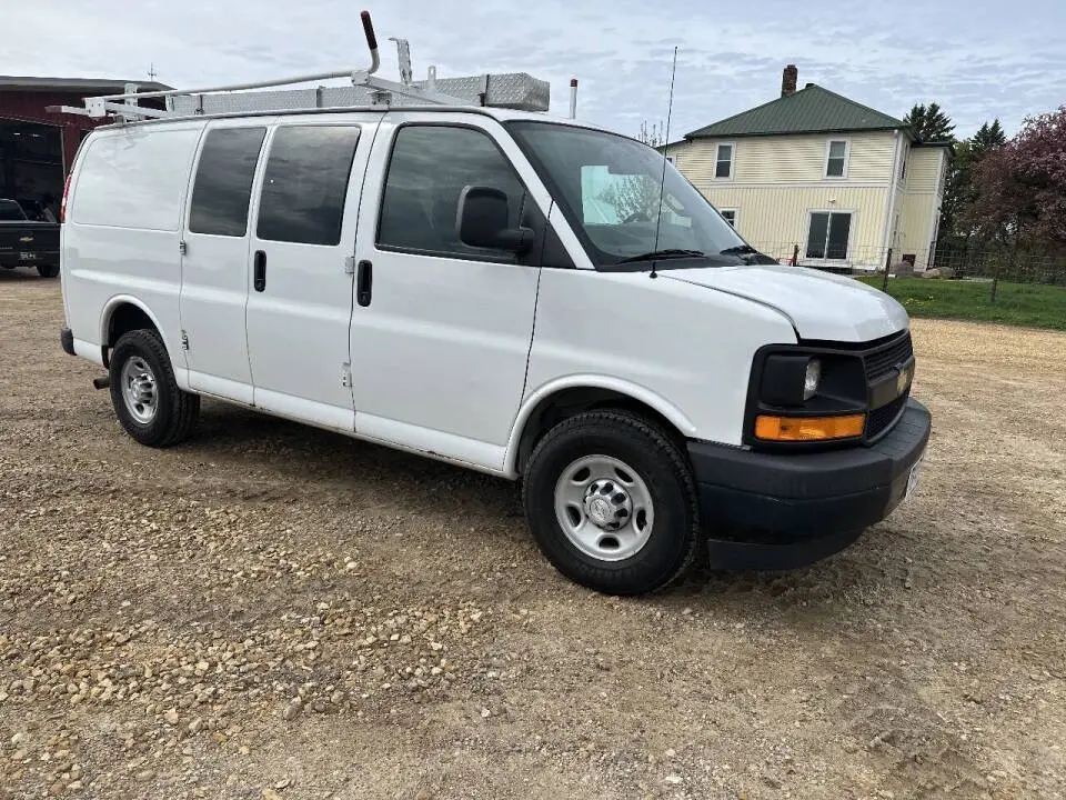 2017 Chevrolet Express 2500 Work Van HD photo 4