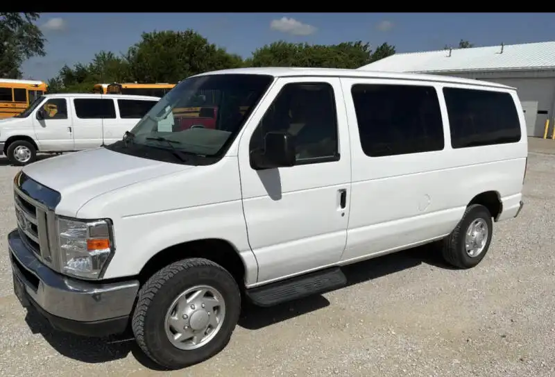 2014 Ford E-Series E-350 XLT Super Duty's photo