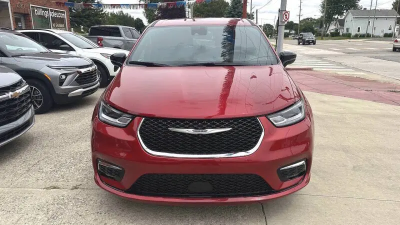 2026 Chrysler Pacifica Select photo 3