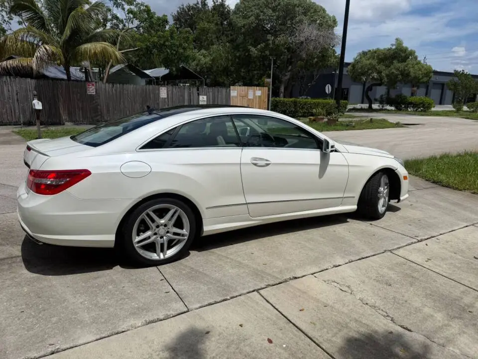 2011 Mercedes-Benz E-Class E550 photo 4