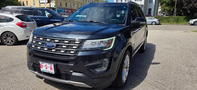 2017 Ford Explorer XLT photo 1