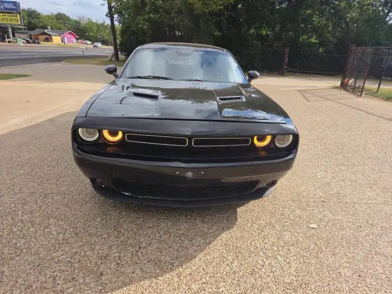 2019 Dodge Challenger SXT Auto's photo