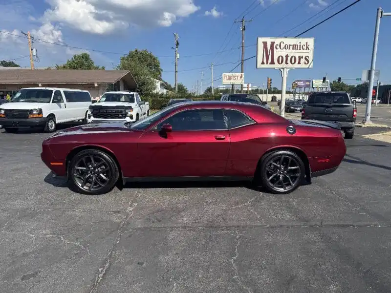 2019 Dodge Challenger SXT Auto's photo