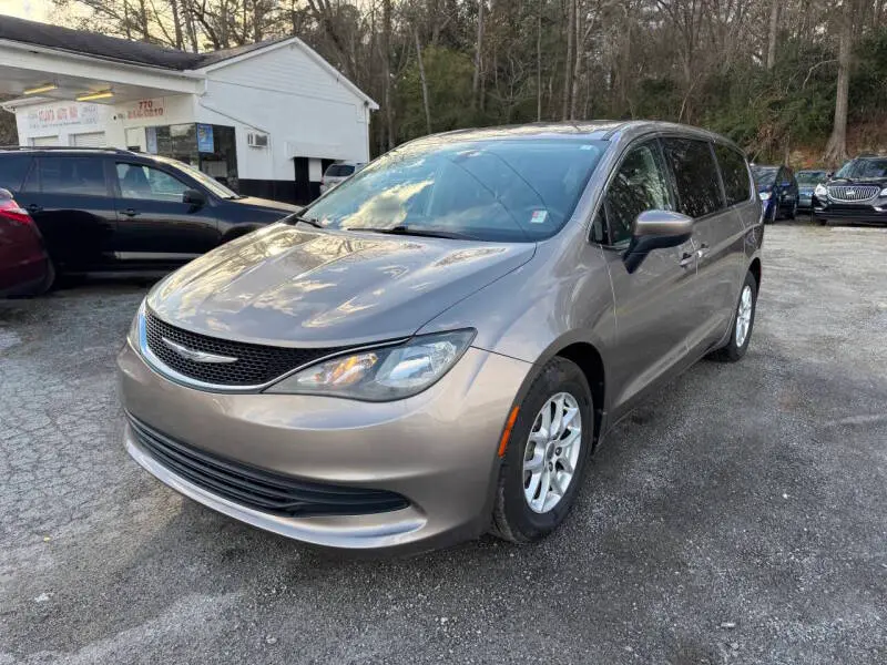 2017 Chrysler Pacifica LX photo 4