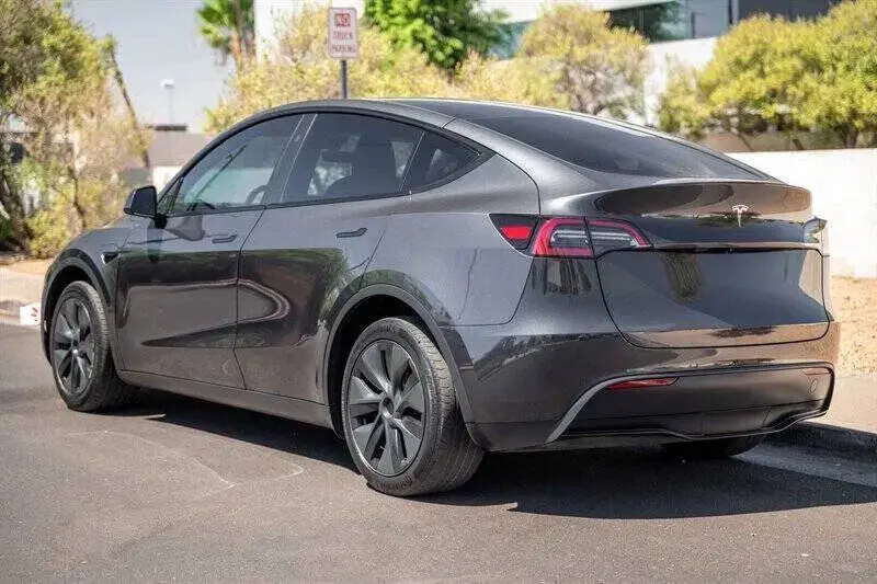 2025 Tesla Model Y Long Range Rear Wheel Drive photo 3