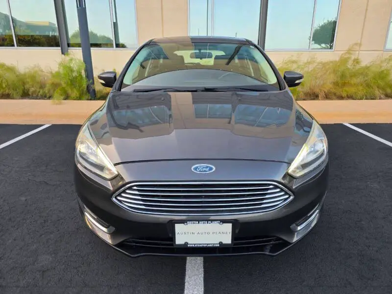 2018 Ford Focus Titanium Hatchback photo 3