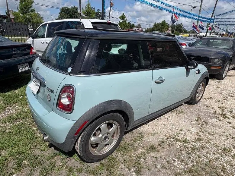 2011 MINI Cooper Base photo 3
