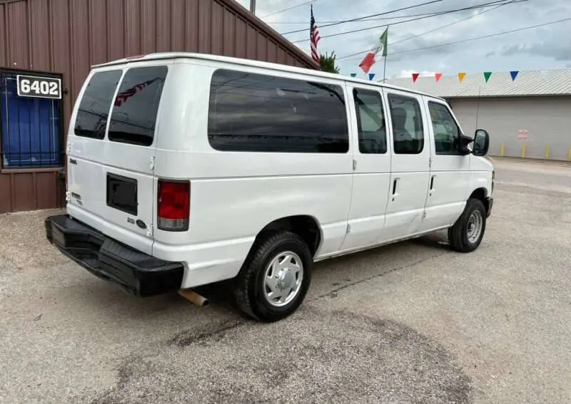 2011 Ford E-Series E-150 Van photo 5