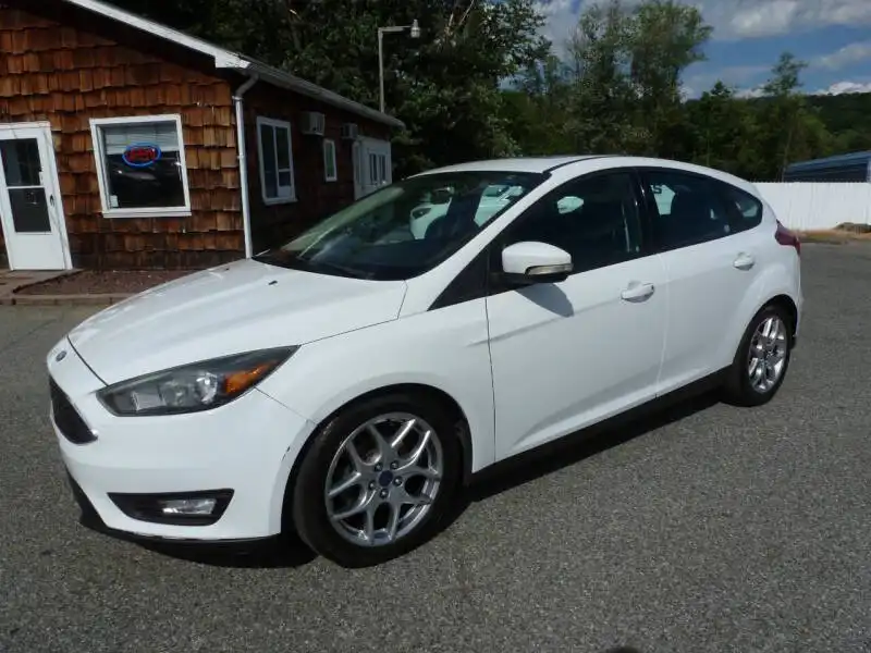 2015 Ford Focus 5 Door Hatch SE's photo