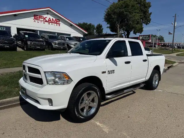 2017 RAM 1500 Express 4x4 Crew Cab 5'7's photo