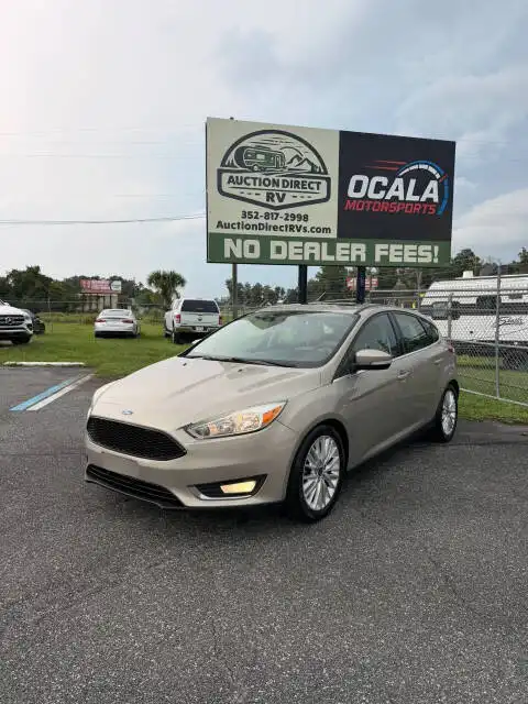 2016 Ford Focus Titanium Hatchback 5-Door's photo