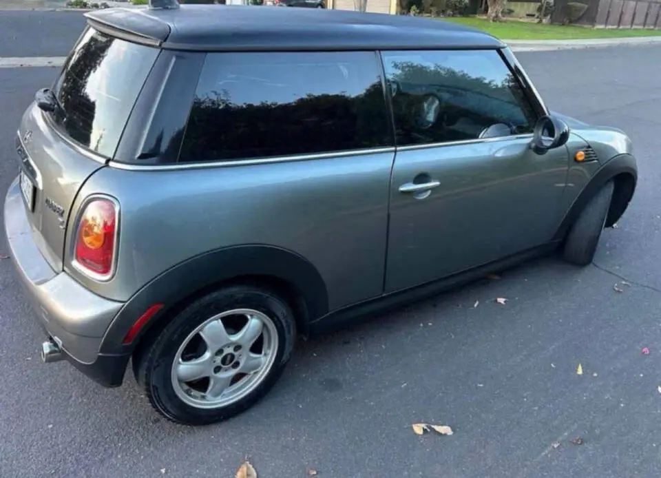 2010 MINI Cooper Base photo 5