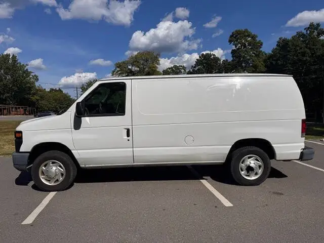 2011 Ford E-Series E-150 Van photo 1