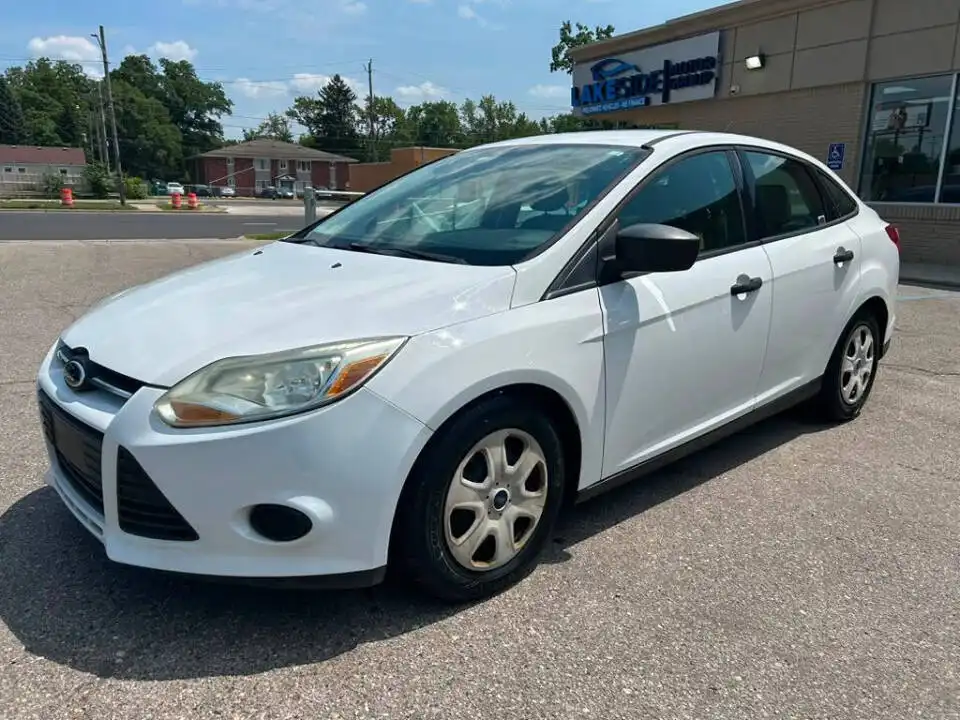 2012 Ford Focus Sedan S's photo