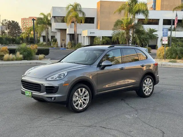 2017 Porsche Cayenne S photo 1