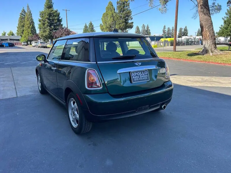 2009 MINI Cooper Base photo 4