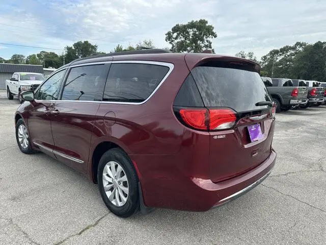 2017 Chrysler Pacifica Touring L photo 5
