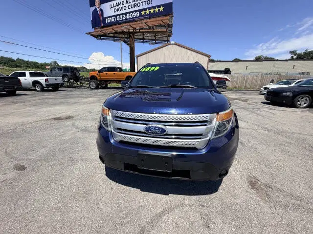 2012 Ford Explorer XLT photo 3