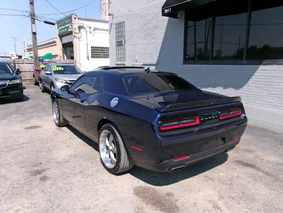 2017 Dodge Challenger SXT Plus photo 4