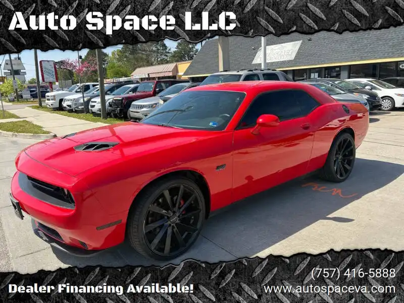 2017 Dodge Challenger R/T's photo