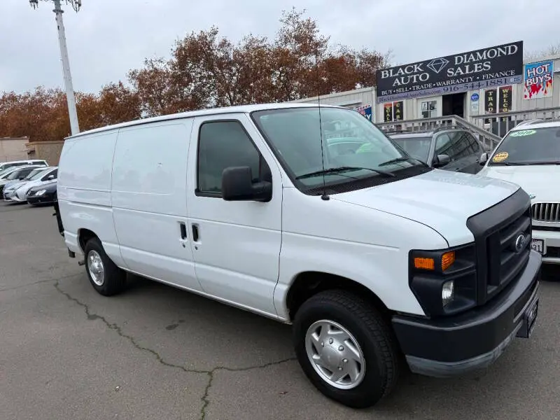 2011 Ford E-Series E-150 Van photo 3