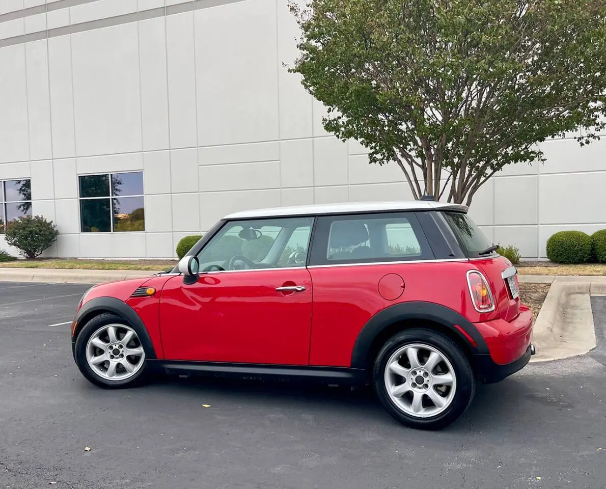 2010 MINI Cooper Base photo 4