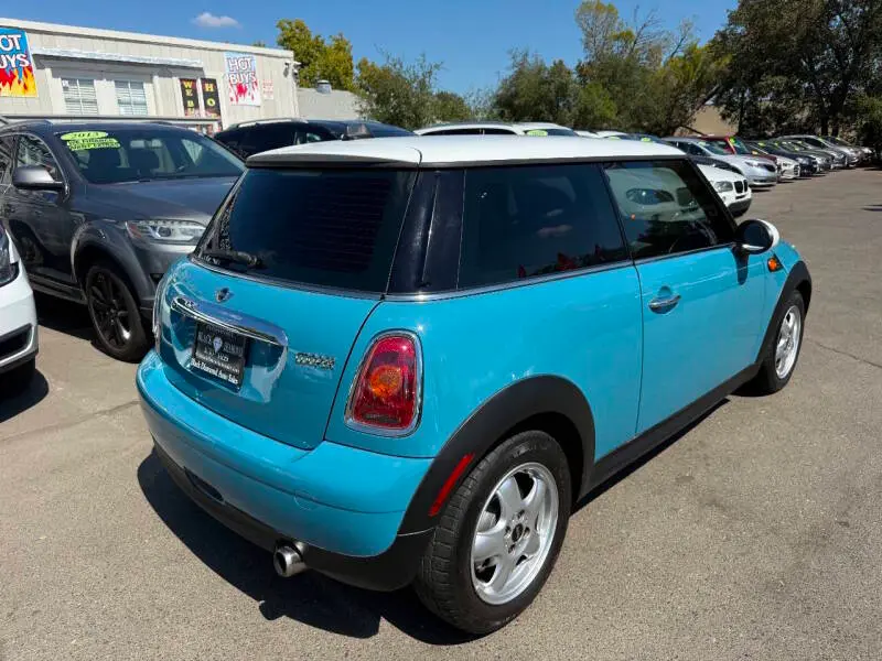 2010 MINI Cooper Base photo 4