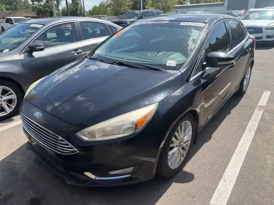2016 Ford Focus Sedan Titanium's photo