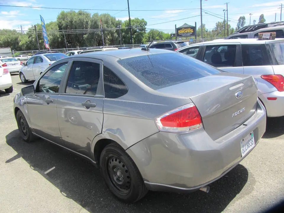 2010 Ford Focus S photo 3