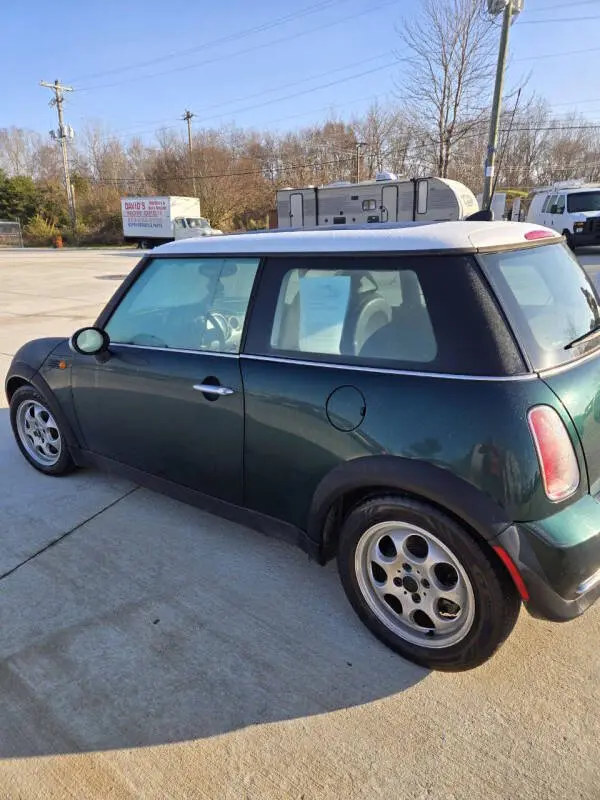 2005 MINI Cooper Base photo 4