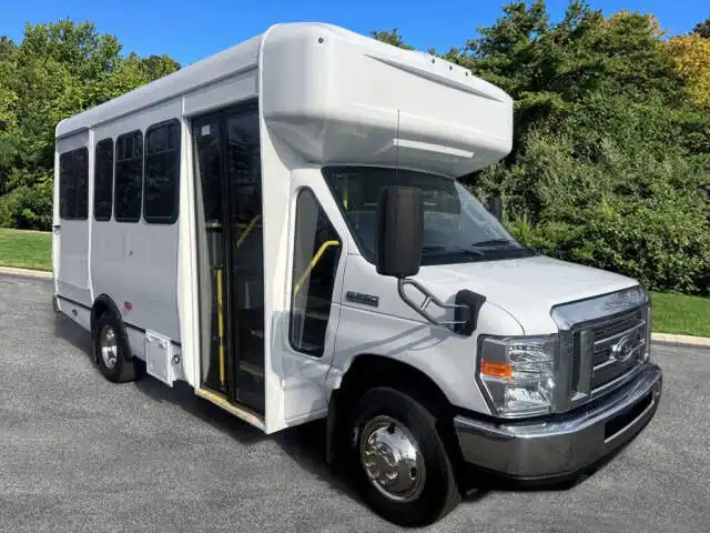 2017 Ford E-Series SRW E-350 Super Duty 138 in WB's photo