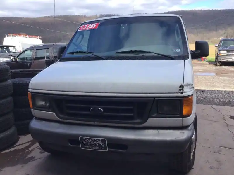 2004 Ford E-Series E-350 Super Duty Extended's photo