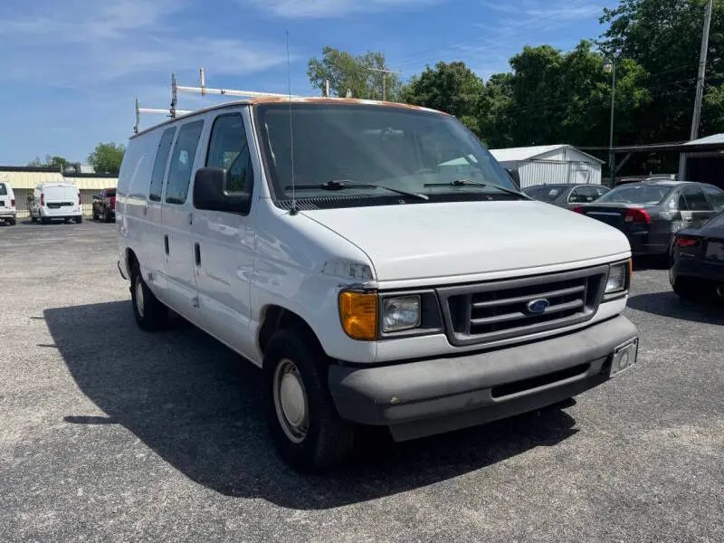 2003 Ford E-Series E-150 Van photo 3