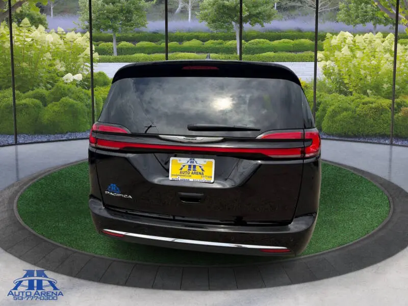 2025 Chrysler Pacifica Select photo 4