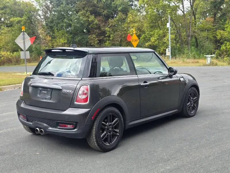 2011 MINI Cooper S photo 4
