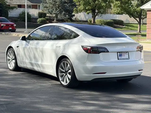 2018 Tesla Model 3 Long Range photo 4